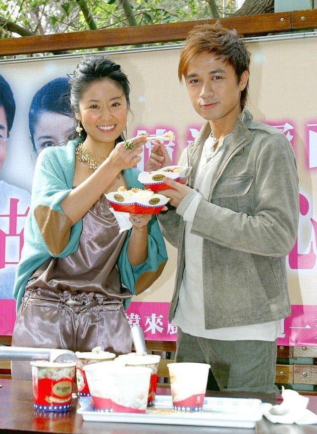 古巨基和温碧霞同框,同龄50 ,男方冷若冰霜,女方温柔如美少女_状态