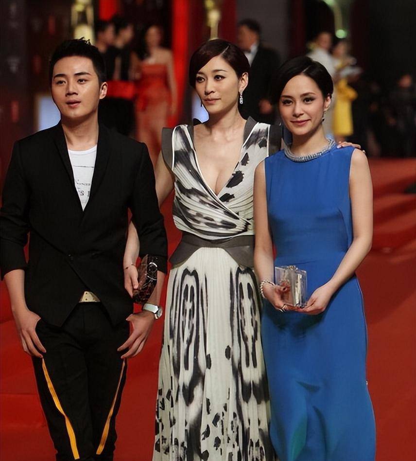 她如果穿上泳装,更是能把她的优势