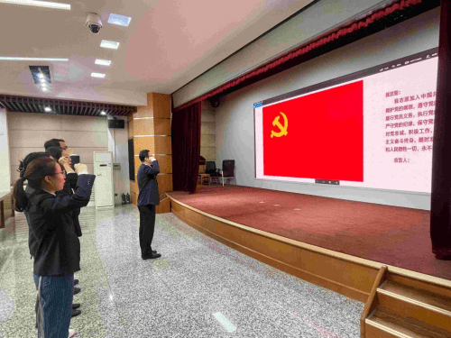 中建-大成北方公司党总支开展“移动”党课 (图2)