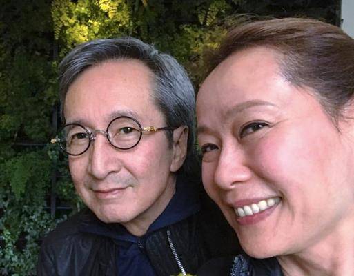 大9岁老公头发花白,曾当街激吻女子被拍_陈国熹_绯闻_男子