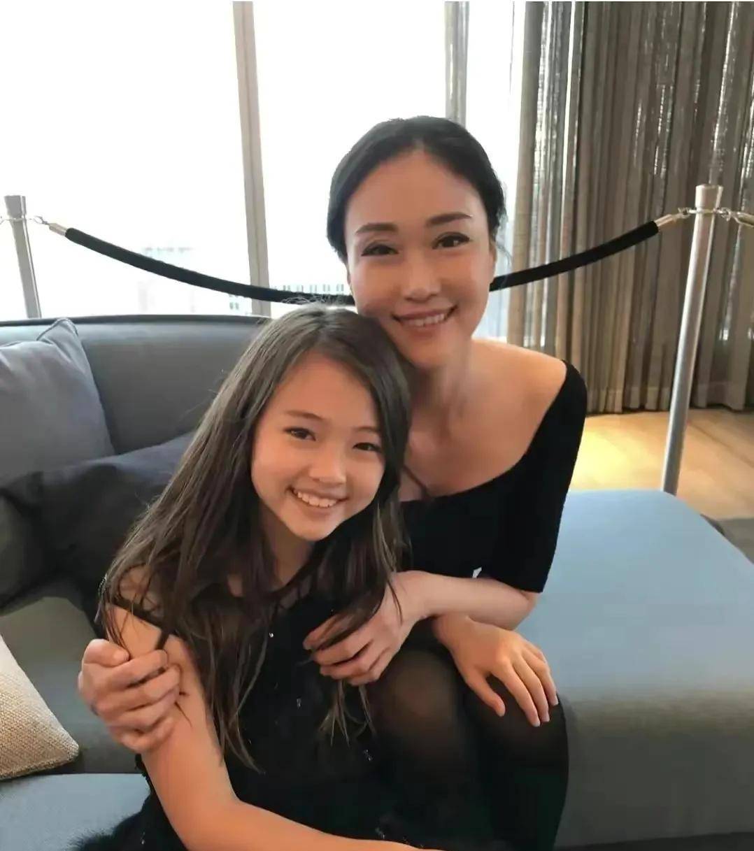 被称为"小jennie"的最美童星ella gross长残了?_时尚_长相_因为