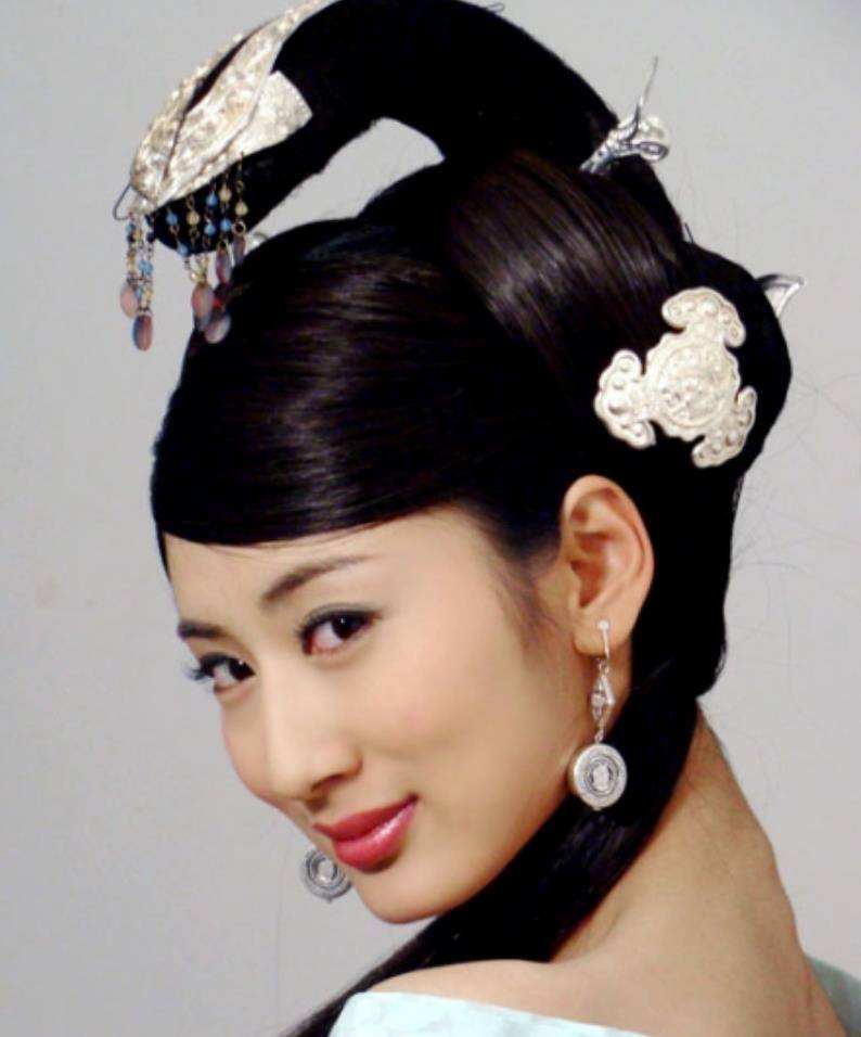 她凭美貌和演技出圈,事业当红时隐退,追求简单生活让人遗憾_郭珍霓