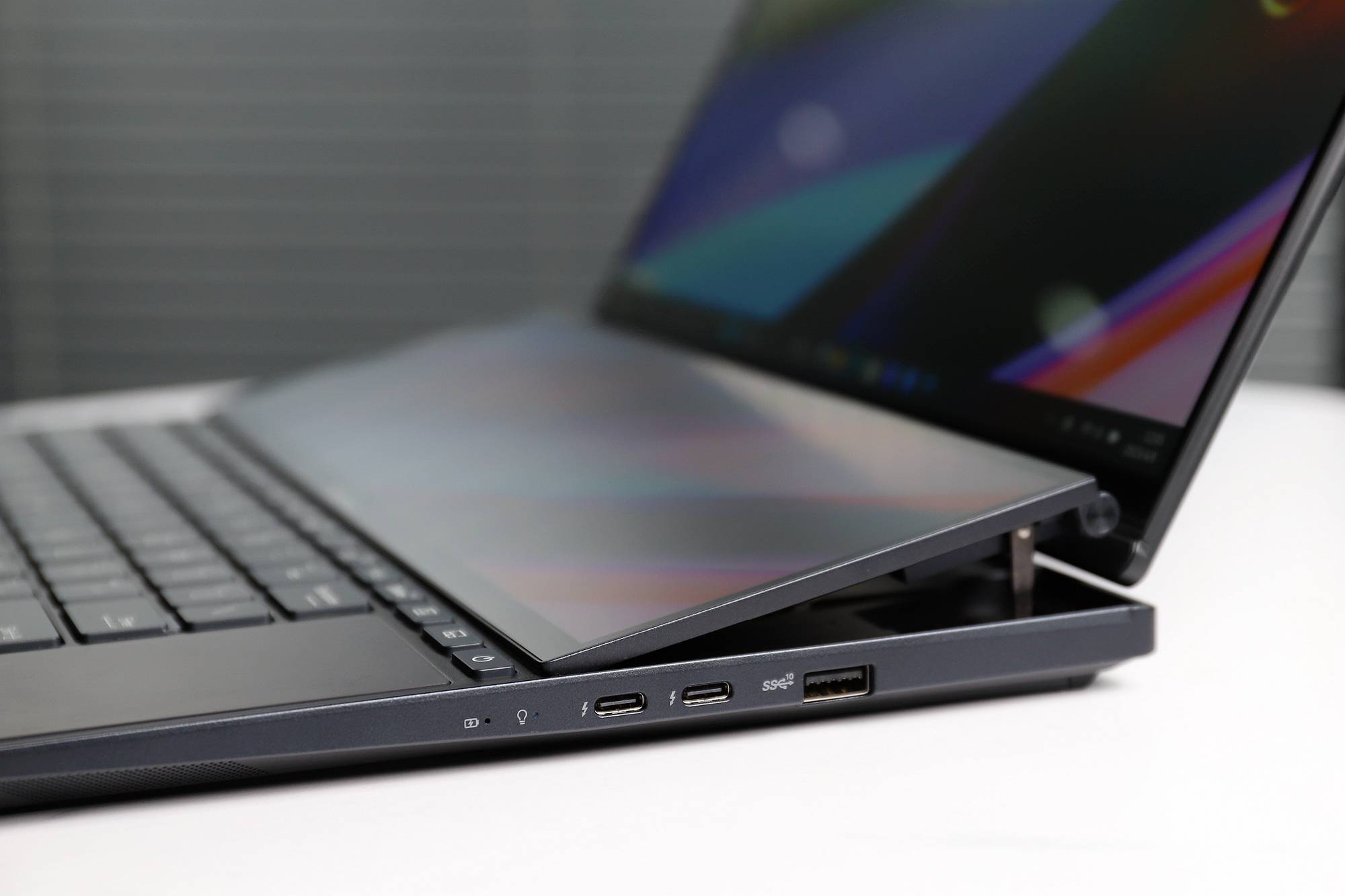 华硕灵耀x 双屏pro 2023图赏:旗舰级配置,oled触控双屏创作本_产品