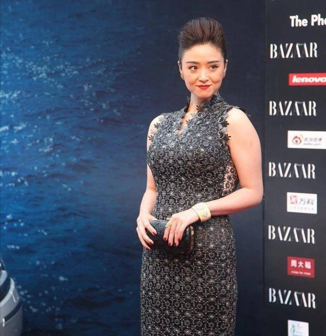 9位貌美却身材魁梧的"大体格子"女星,就吃亏在"肩膀"上!