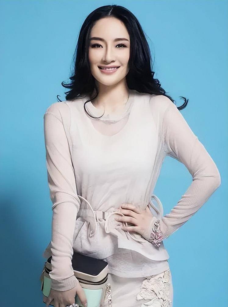 孙宁:前夫是王学兵,3年婚姻无儿无女,分手10年单身也幸福_父母_母亲