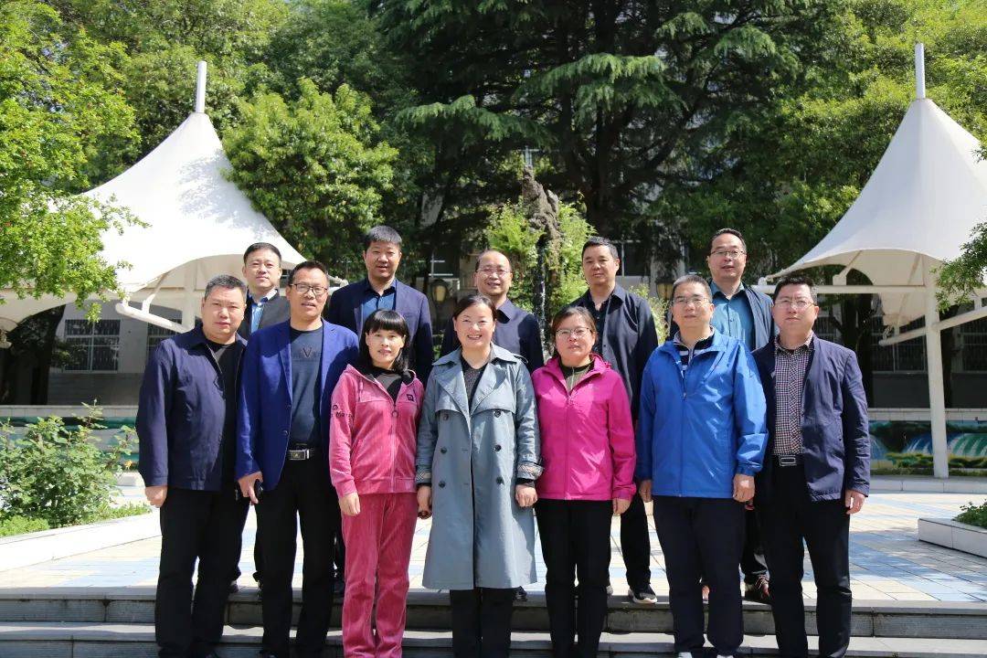 彩虹集团(总校)李小平一行赴商南县高级中学看望慰问彩虹中学支教老师