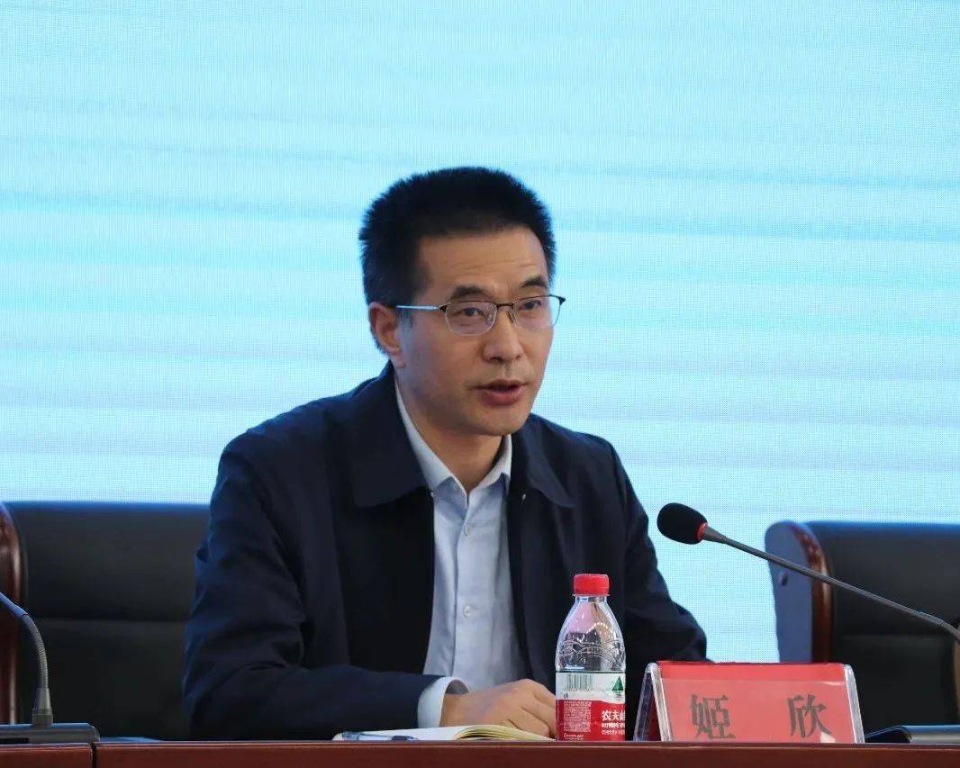 邓州市人大常委会主任姬欣指出,信阳师范学院为邓州市二高中,湍北高中