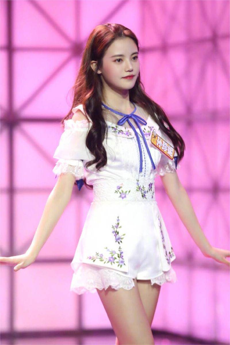 16岁那年孙珍妮参加了snh48第六期学员招募,进入h队当年参与公演
