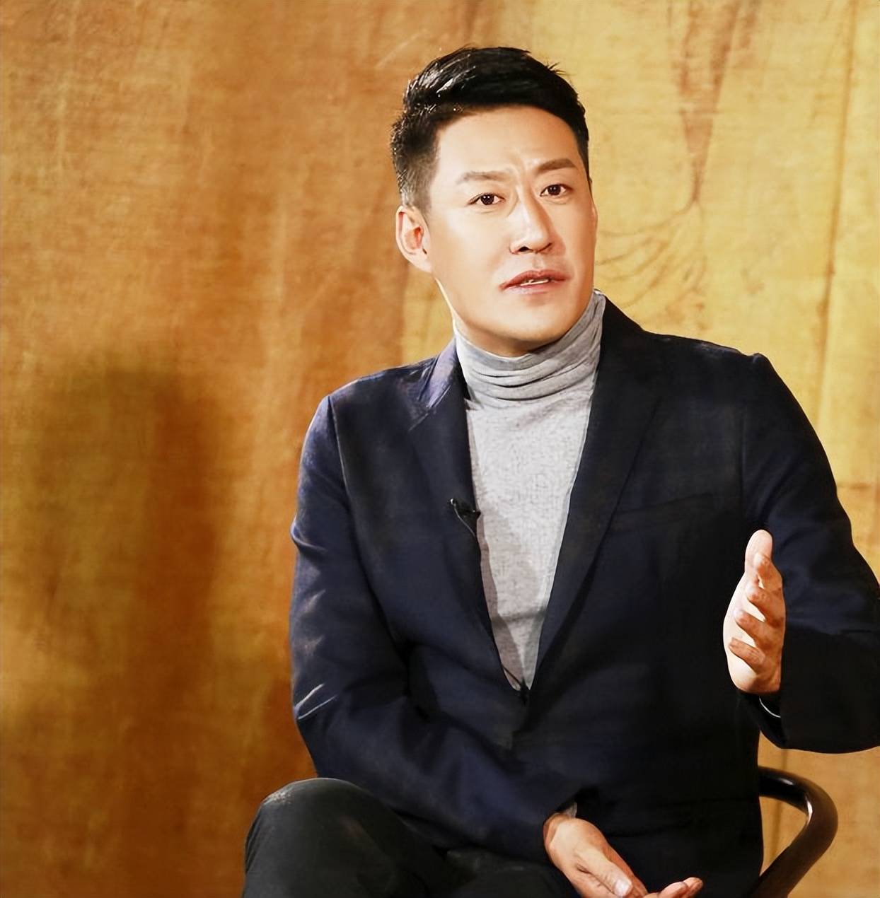 于震:娶小13岁辛月,婚后连生三胎,如今一家五口其乐融融_生活_小角色