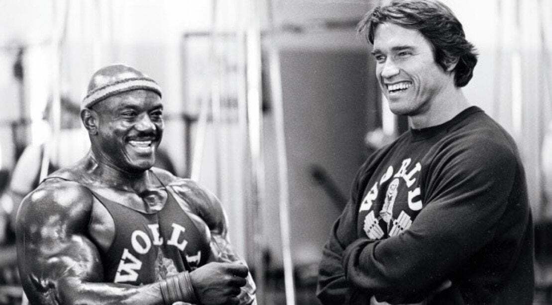 小塞尔吉奥·奥利瓦:重现健美传奇父亲经典造型,引发强烈反响