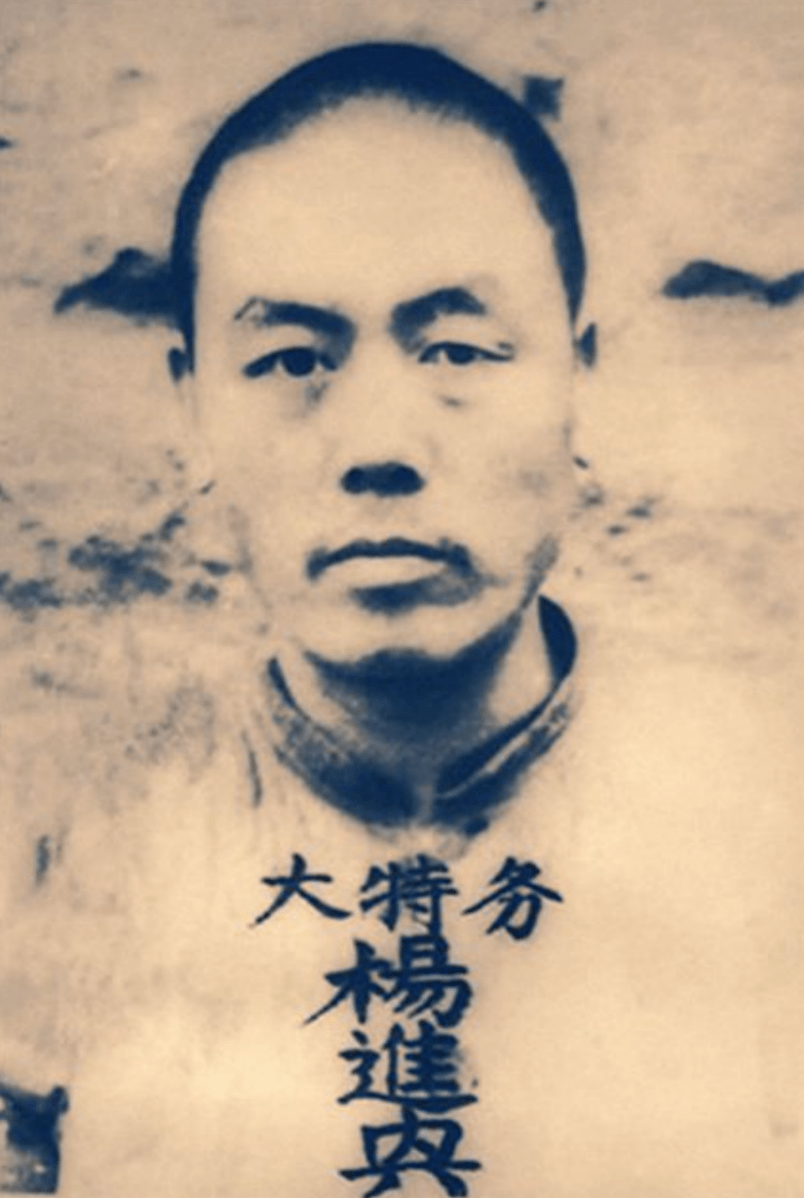 但碍于杨进兴本人非常热心,所以村民们也就没有多说什么,直到有一天