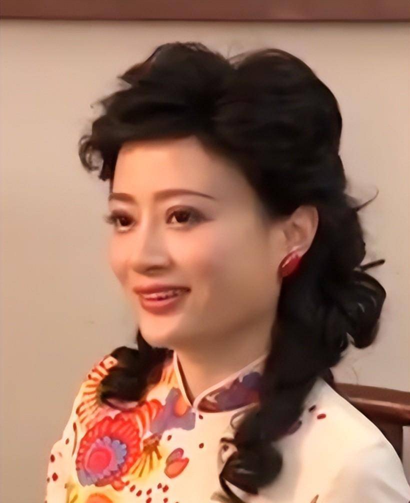 广东台美女新闻主持人邓楚晴,曾经也拍过这部戏