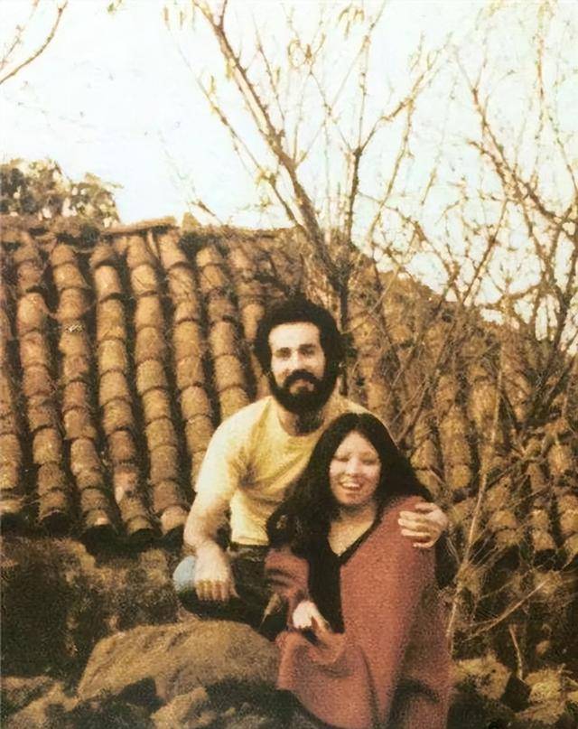 三毛主动向初恋男友求婚被拒后,两人走向了截然不同的人生_舒凡_生活