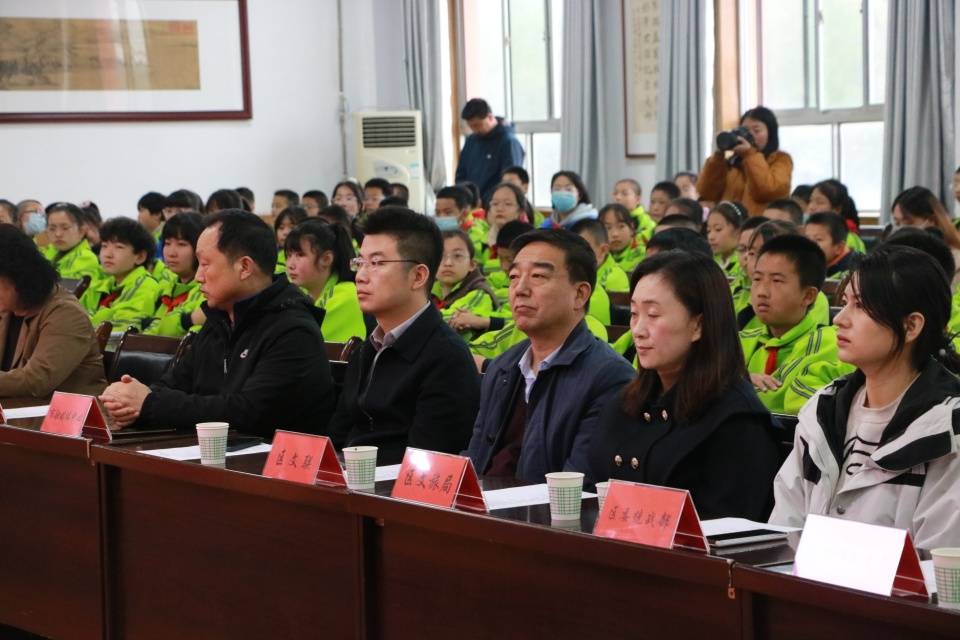 【全民诵读】独唱《花开新时代》演唱者:赵艺洋_活动_平东_红色