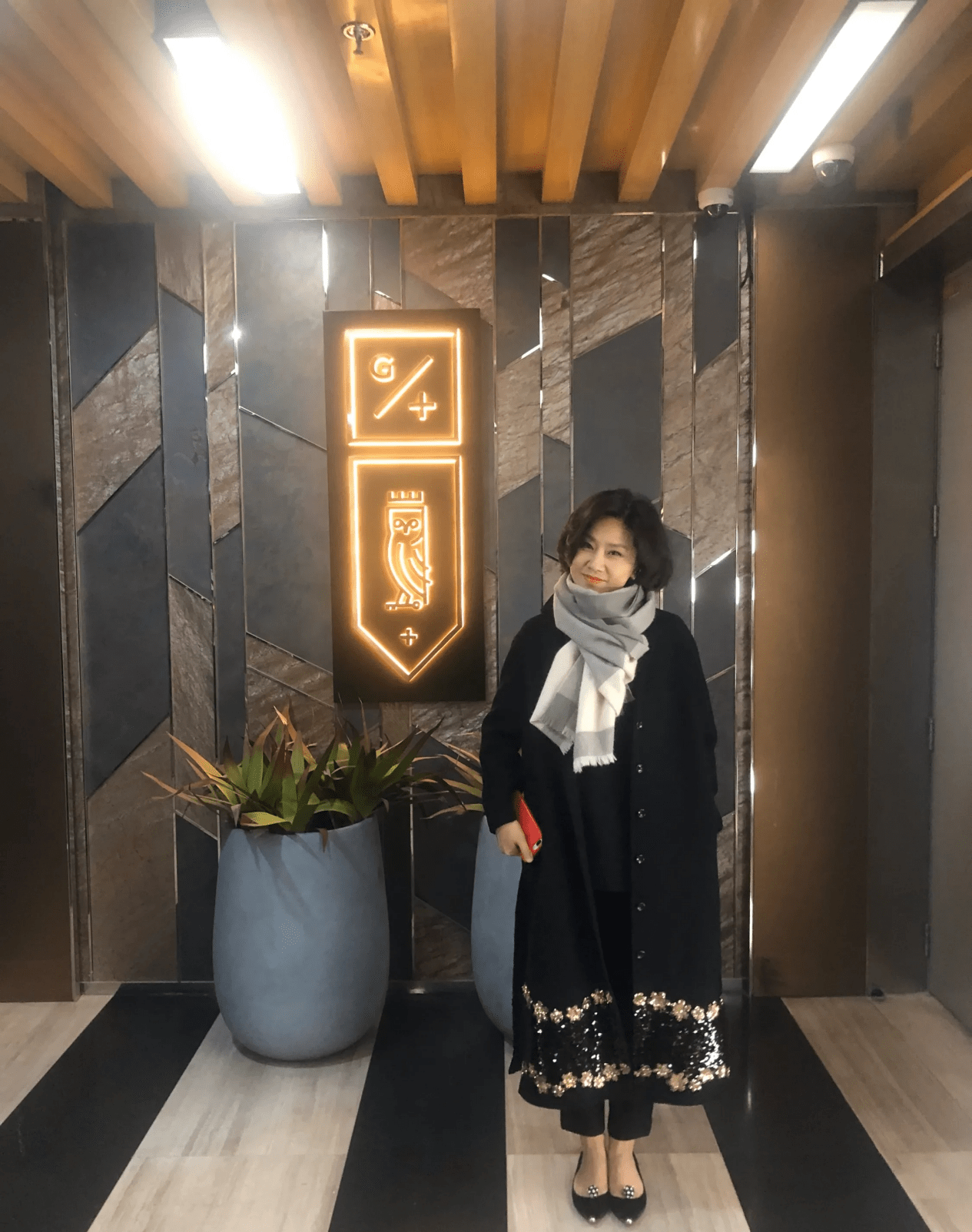 看51岁是史小诺穿衣简单,却美得知性大气_黑色_气质_风格