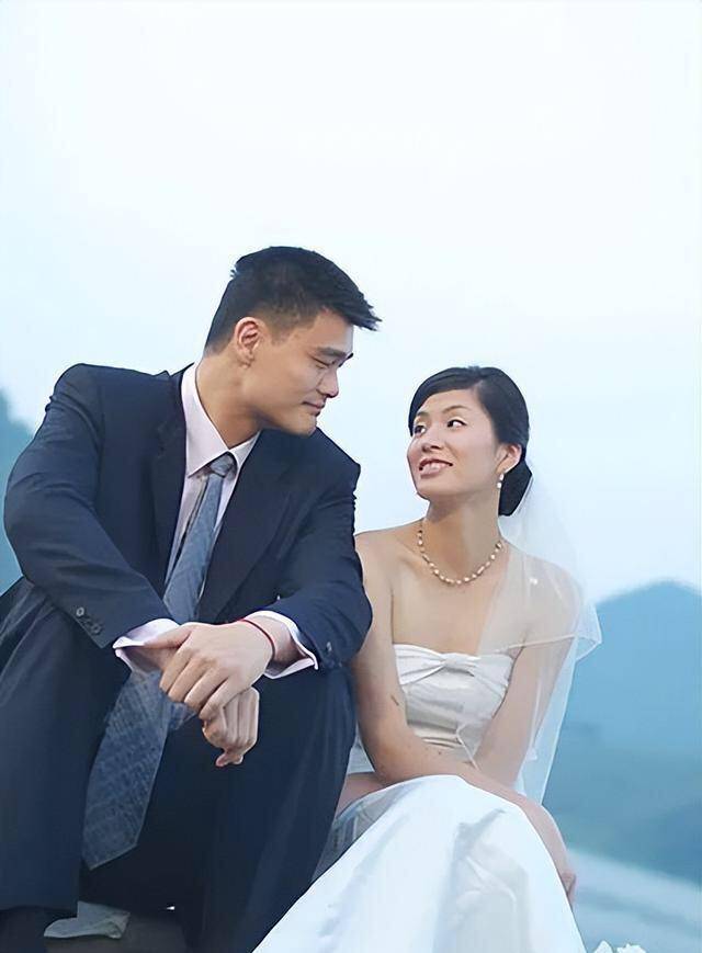 姚明与叶莉结婚16年,每晚休息床中间要留一条缝,这是为什么呢_孩子