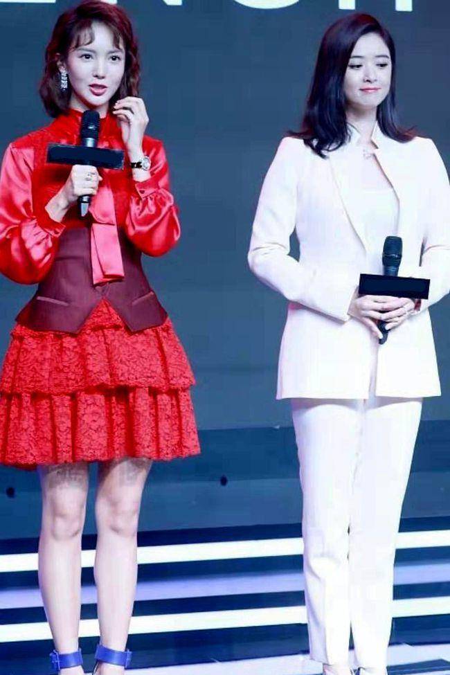 金晨和蒋欣合影火了,气质差距太大被热议,评论区的内容有争议_活动