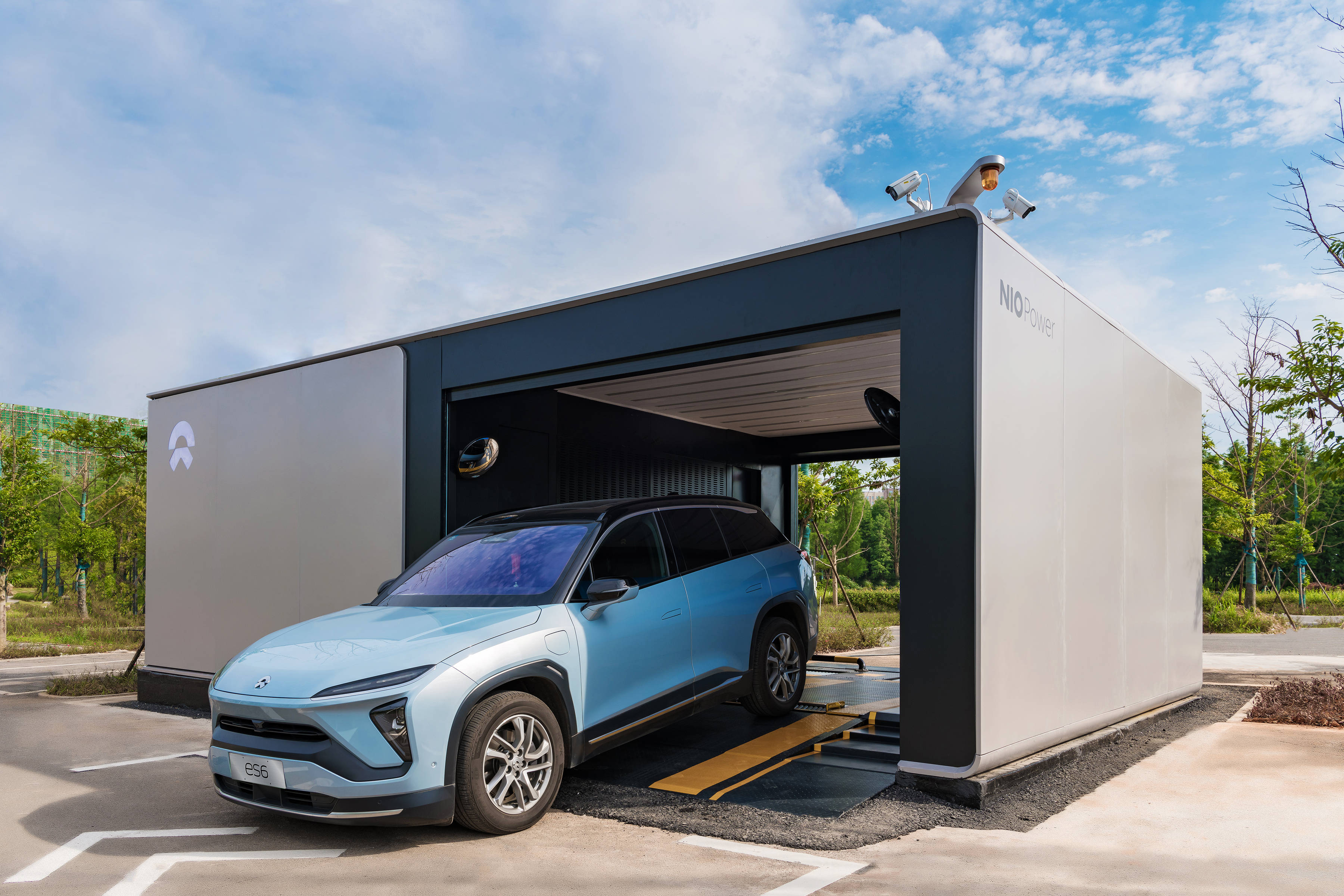 蔚来汽车建1300多座充电站,让换电池比加油还方便,如何操作呢_搜狐