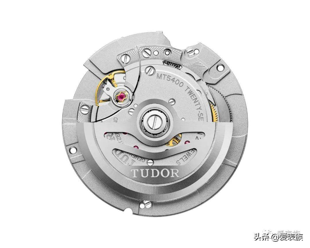 925中使用过该机芯,该机芯与原始 black bay 58 中使用的 mt5402 机芯