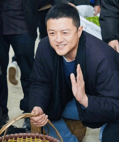 李亚鹏被机场滞留,陪酒问题艺姿态卑微,网红主动帮还债_技术_王菲