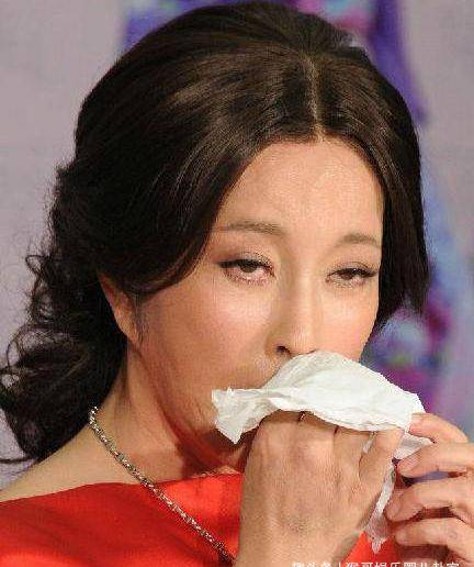 63岁的刘晓庆有喜了,奶奶的年龄做妈妈,网友:素颜真不忍直视啊_一家人