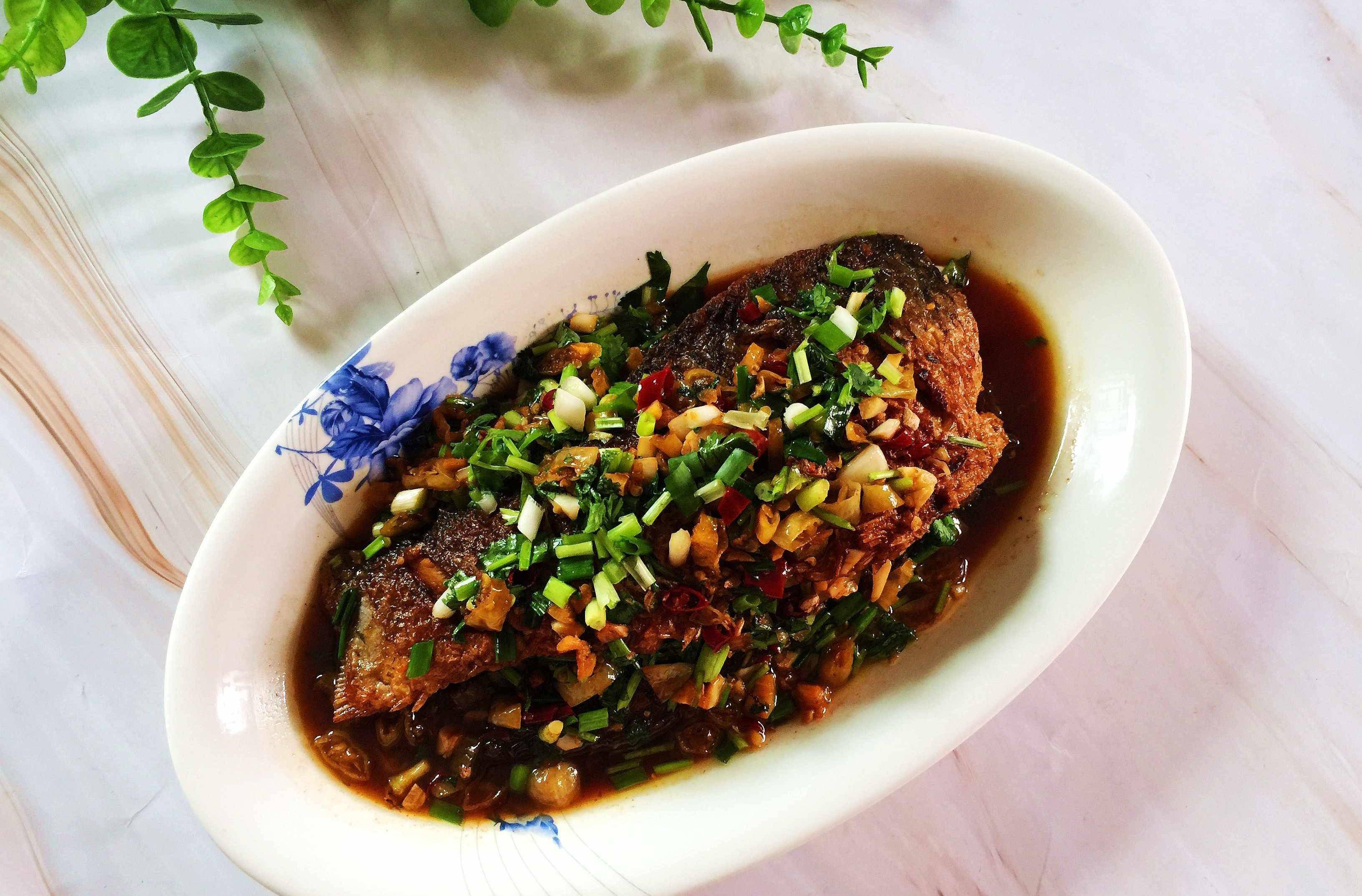 一个人的午餐:泡椒烧鲤鱼,鲜香入味又开胃,连吃两碗米饭才满意_精灵