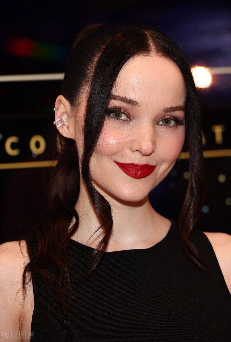 德芙卡梅隆时尚造型惊艳街拍!