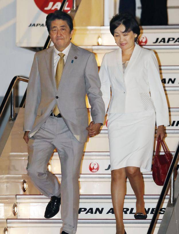 安倍昭惠嗜酒成性,非完美女人,为何安倍晋三始终宠爱她?