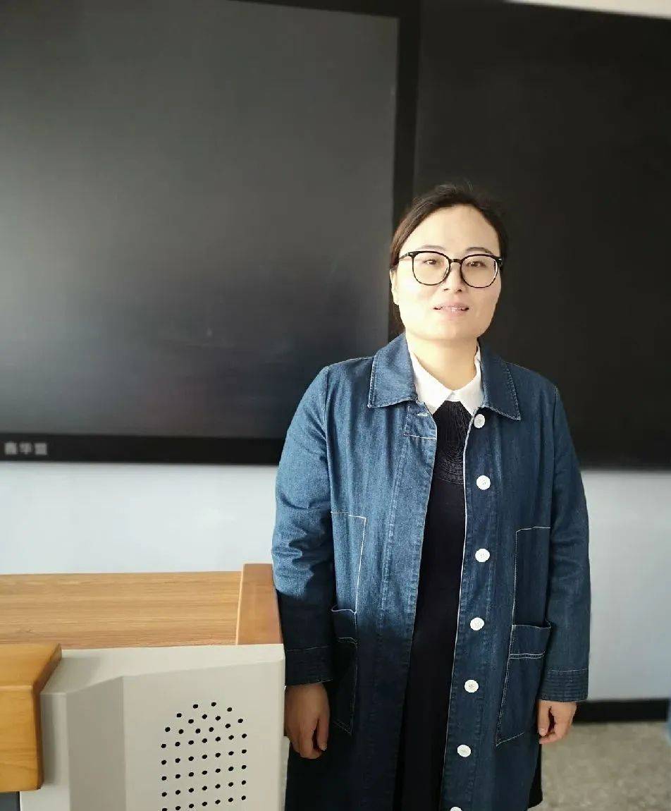 陈悦老师说:"很荣幸,本学期在学校领导的信任下,在学校组织的"青蓝