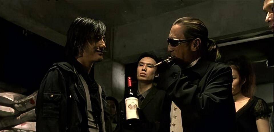 《黑白森林》是一部由德國導演揚·科瑪薩執導的電影,於2009年上映.