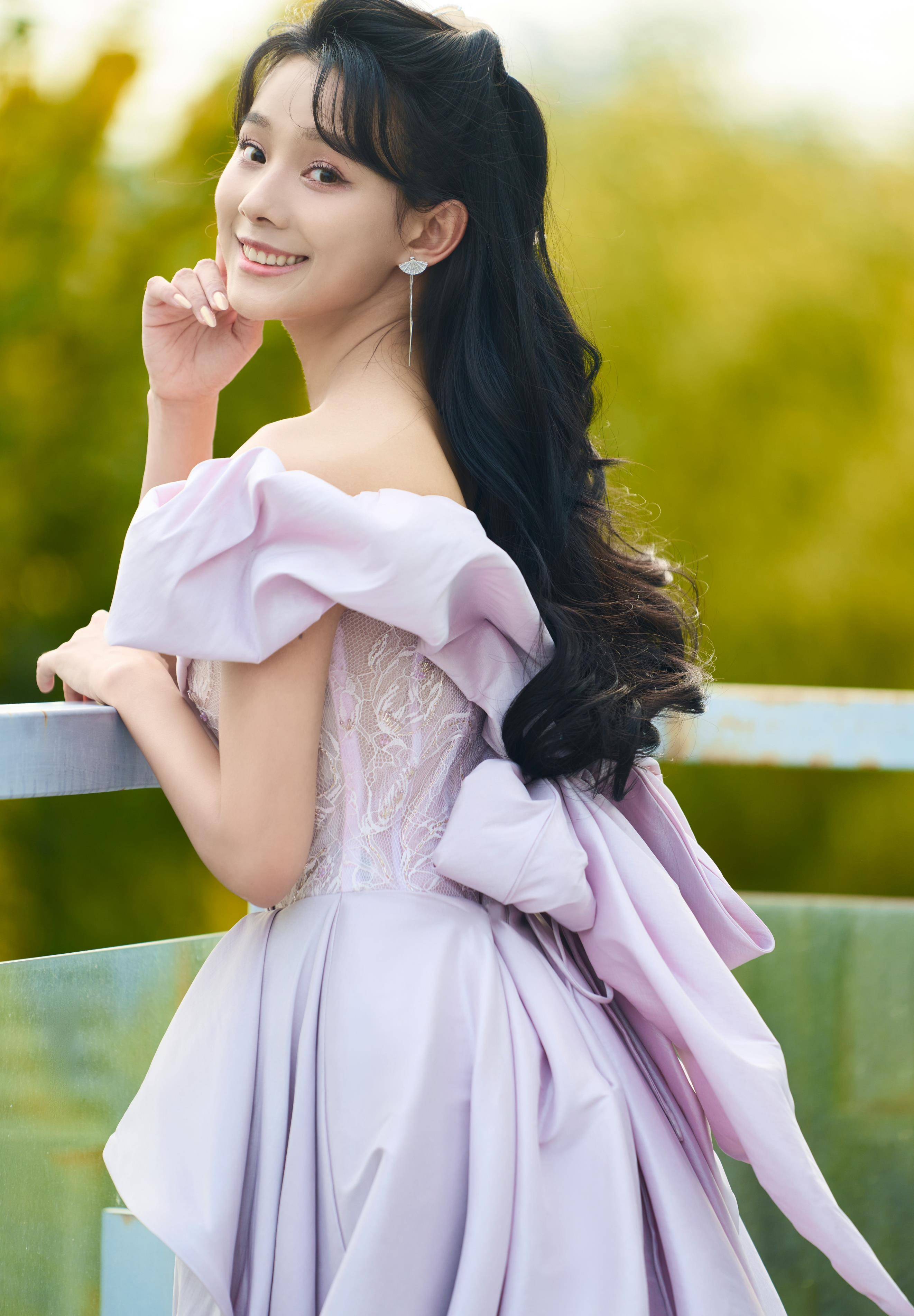 024期 典礼裙清新又惊艳,笑容甜美既少女又魅力十足_演技_阳光_美女