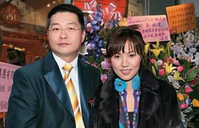 婚后,黎瑞恩为曾智明生了一儿一女,凑足了"好"字,进一步稳固了豪门