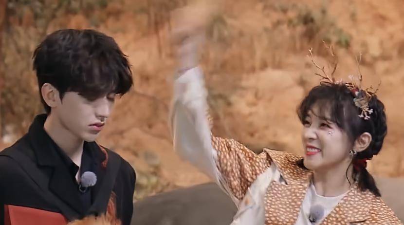 这一次录制节目也可以说是他们第一次见面了,但宋雨琦和蔡徐坤第一次