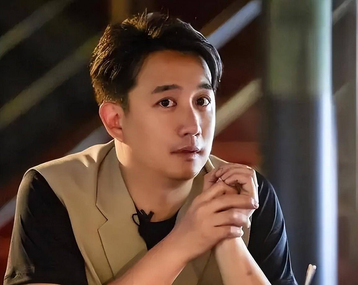 "过气男神"黄磊:从全民偶像到煮夫,是真聪明还是"卖人设"?