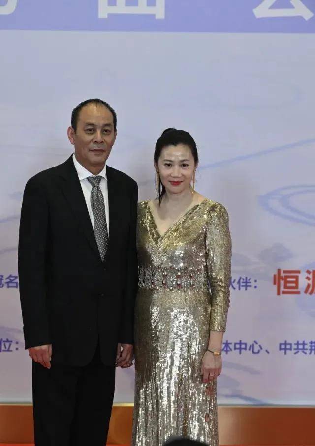 张光北和老婆的夫妻相消失了,他头发稀疏衰老了,老婆却逆生长了_陈炜