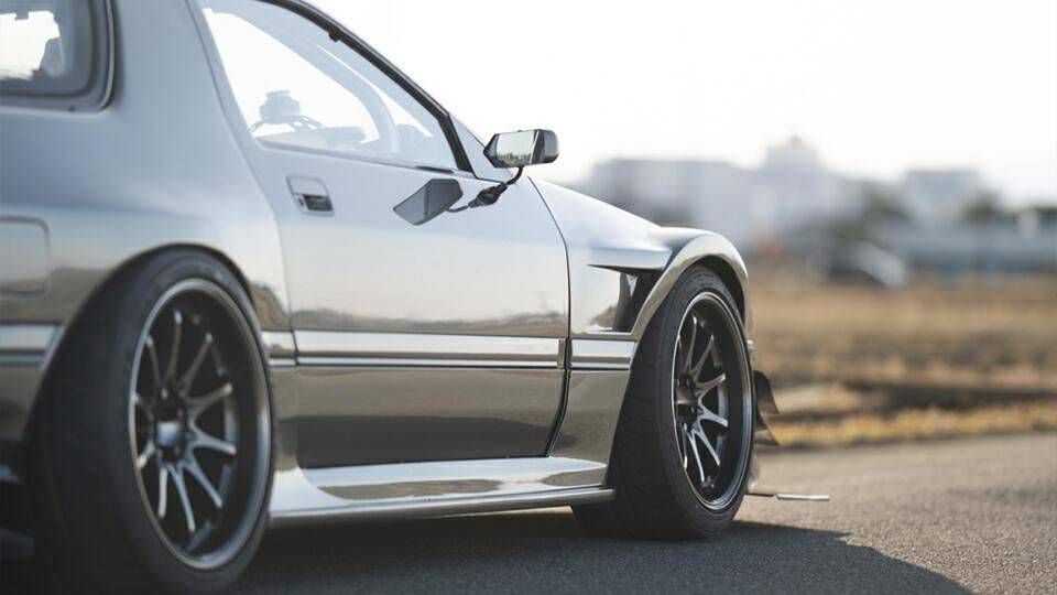 暴力与优雅对撞!街头与田野实拍改装马自达fc rx-7