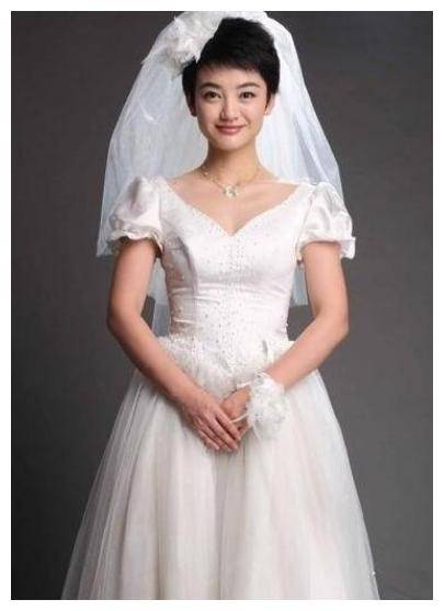 6位女明星长相惊艳,因名字过于"男性化",演艺生涯被"误解"_俞飞鸿