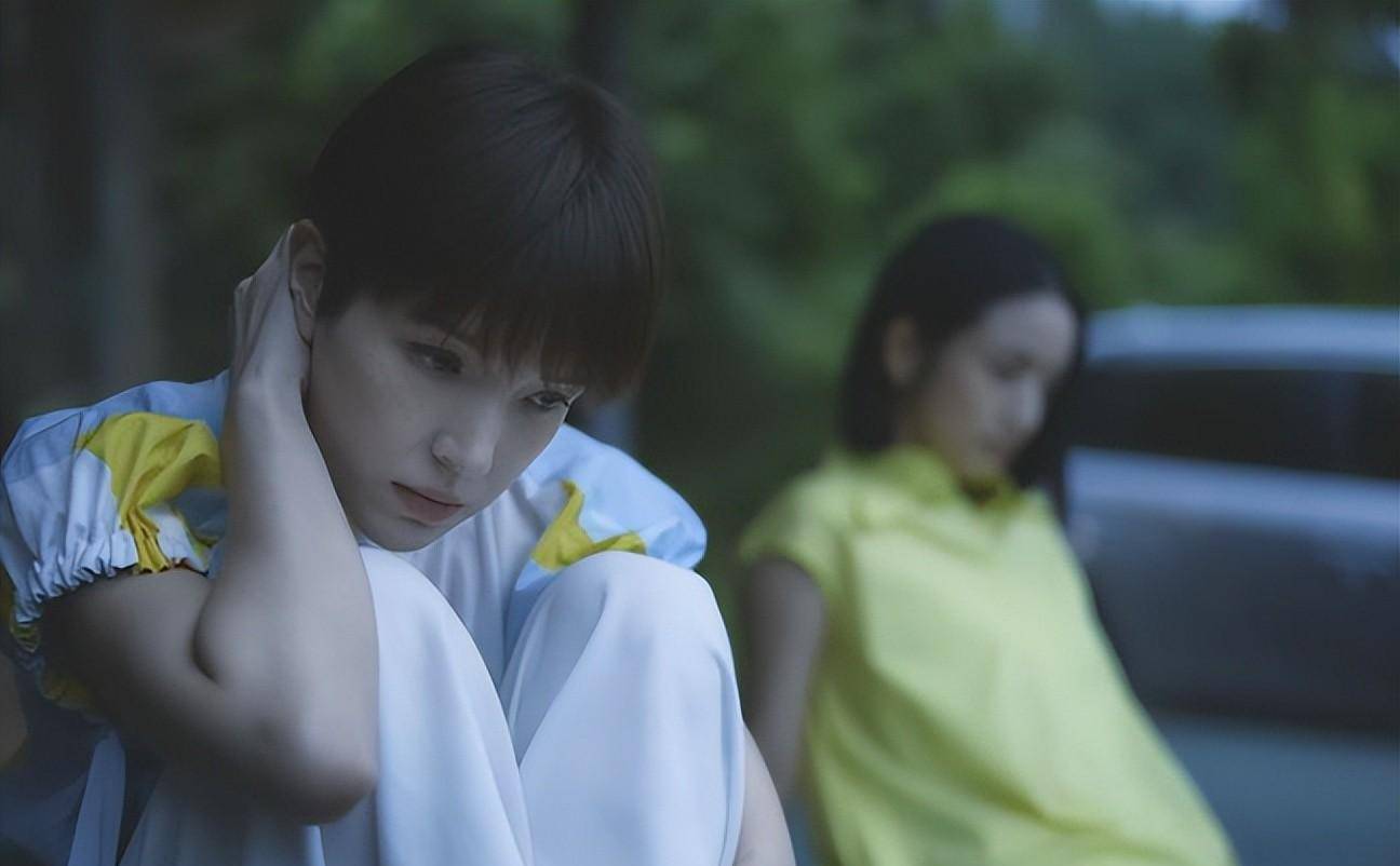 女神人生第一次!许玮甯因剧情需要剪超短发_进行_意大利_造型