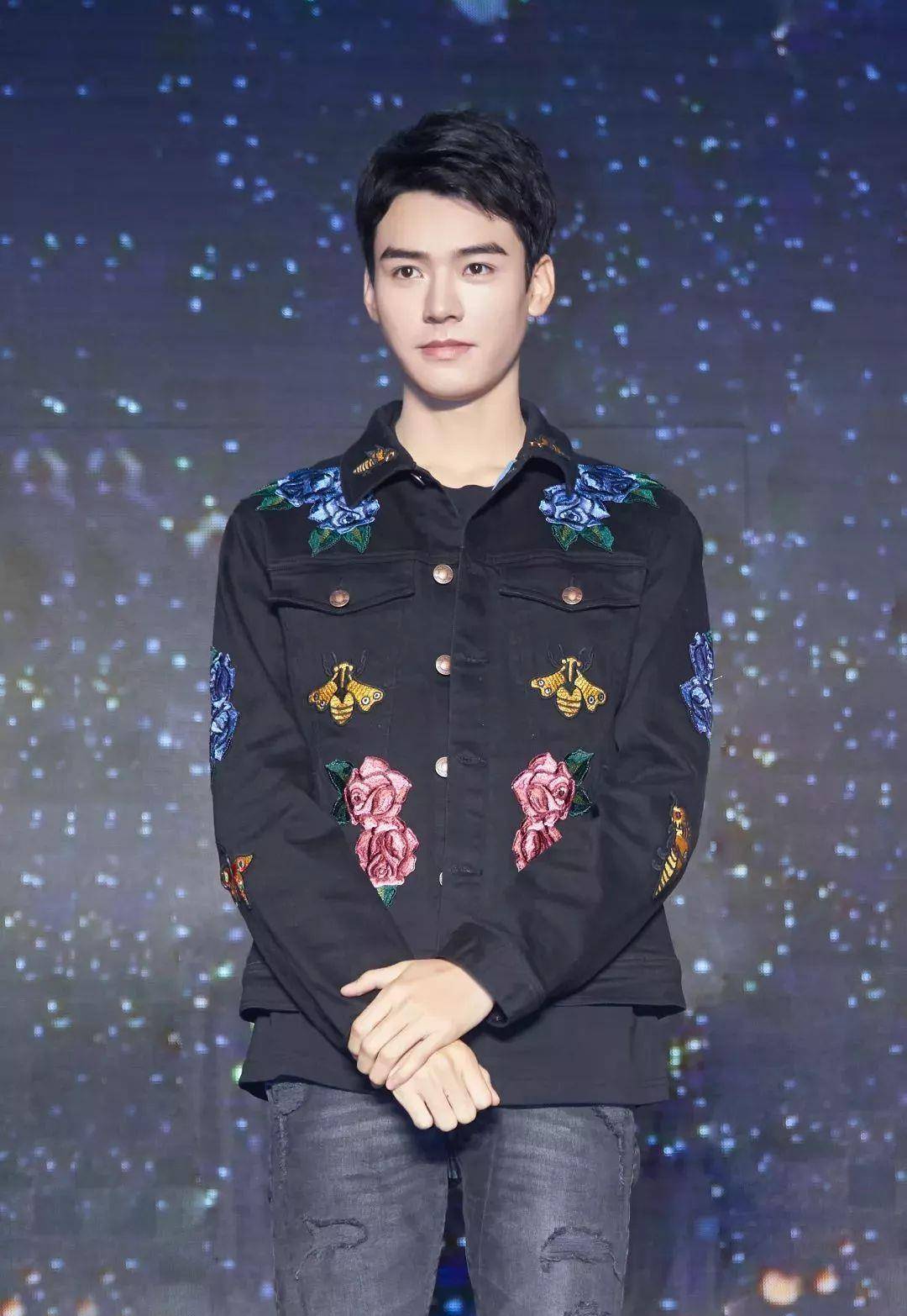 "四大顶流"大洗牌,龚俊将王一博挤下神坛,榜首依旧雷打不动_肖战_小哥