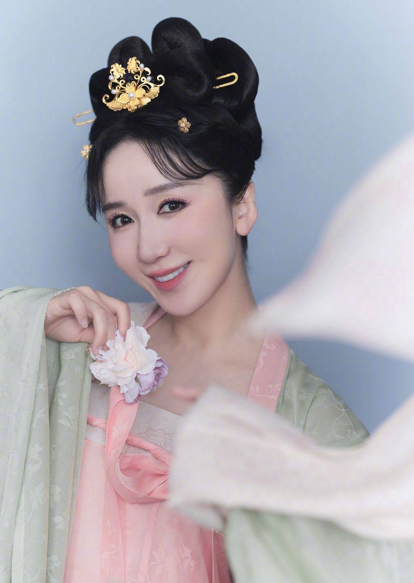 娄艺潇绿色汉服时尚优雅写真_造型_大片_长裙