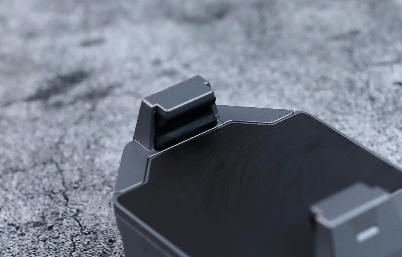 红魔散热器4Pro背夹版：夏天玩游戏手机发热掉帧？不存在！