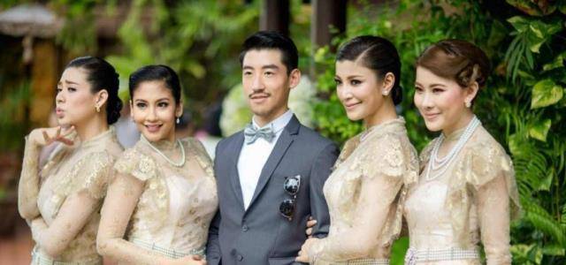 沙特阿拉伯,作为伊斯兰教国家,一夫四妻其实是很正常的,毕竟人家的