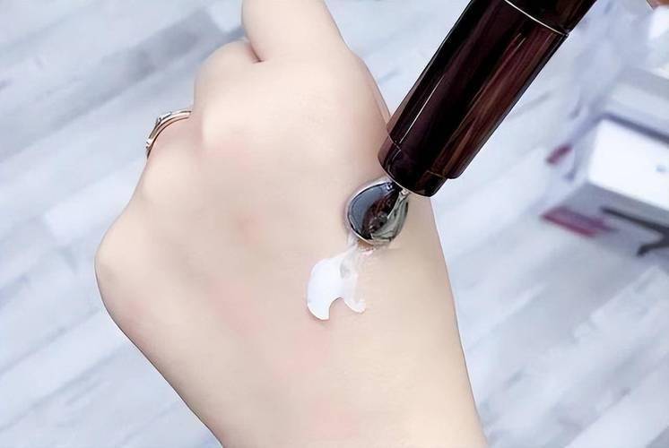 盘点3款质高价低的国货眼霜,淡化眼纹,黑眼圈,让年龄变成秘密_肌肤