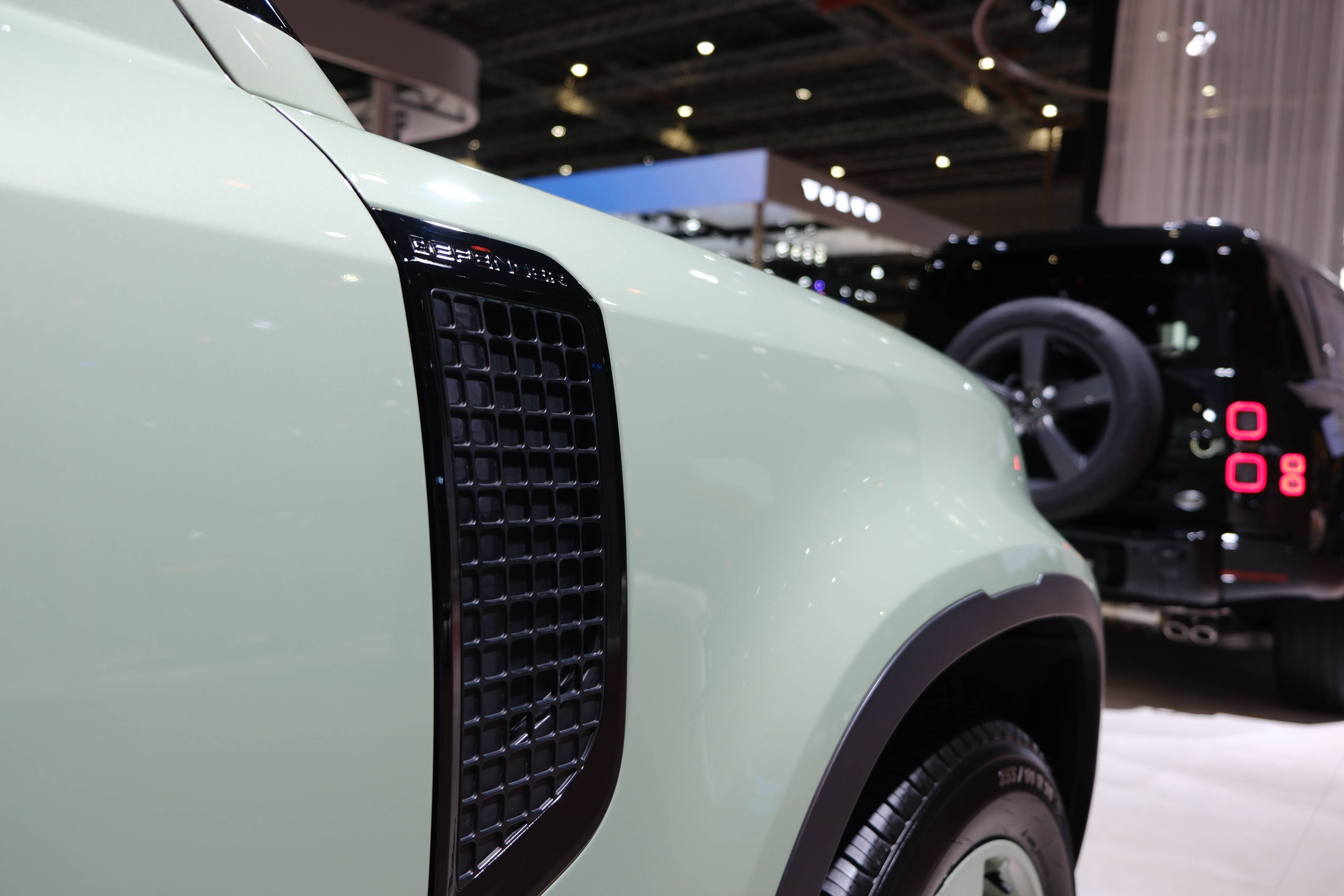 路虎卫士75周年传奇版,致敬路虎series i,格拉斯米尔绿车漆亮眼_搜狐