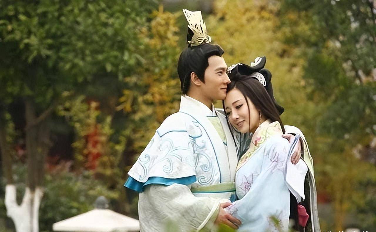 但李依晓也绝非从没演过女一,在电视剧《新洛神》中,她与杨洋搭档演出