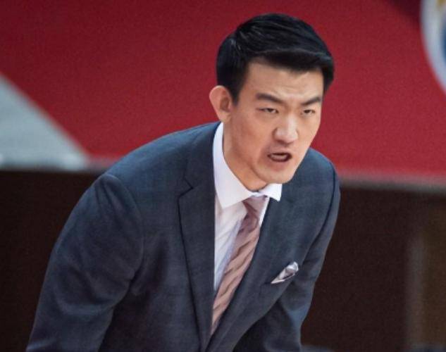 广厦主帅王博又上热搜了,是不是忘了他也是年轻教练?