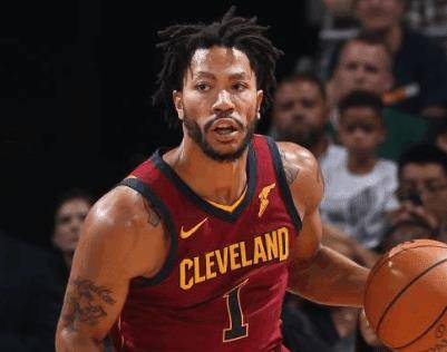 之前不少人对冯提莫的认知就是她在出镜间翻唱各种