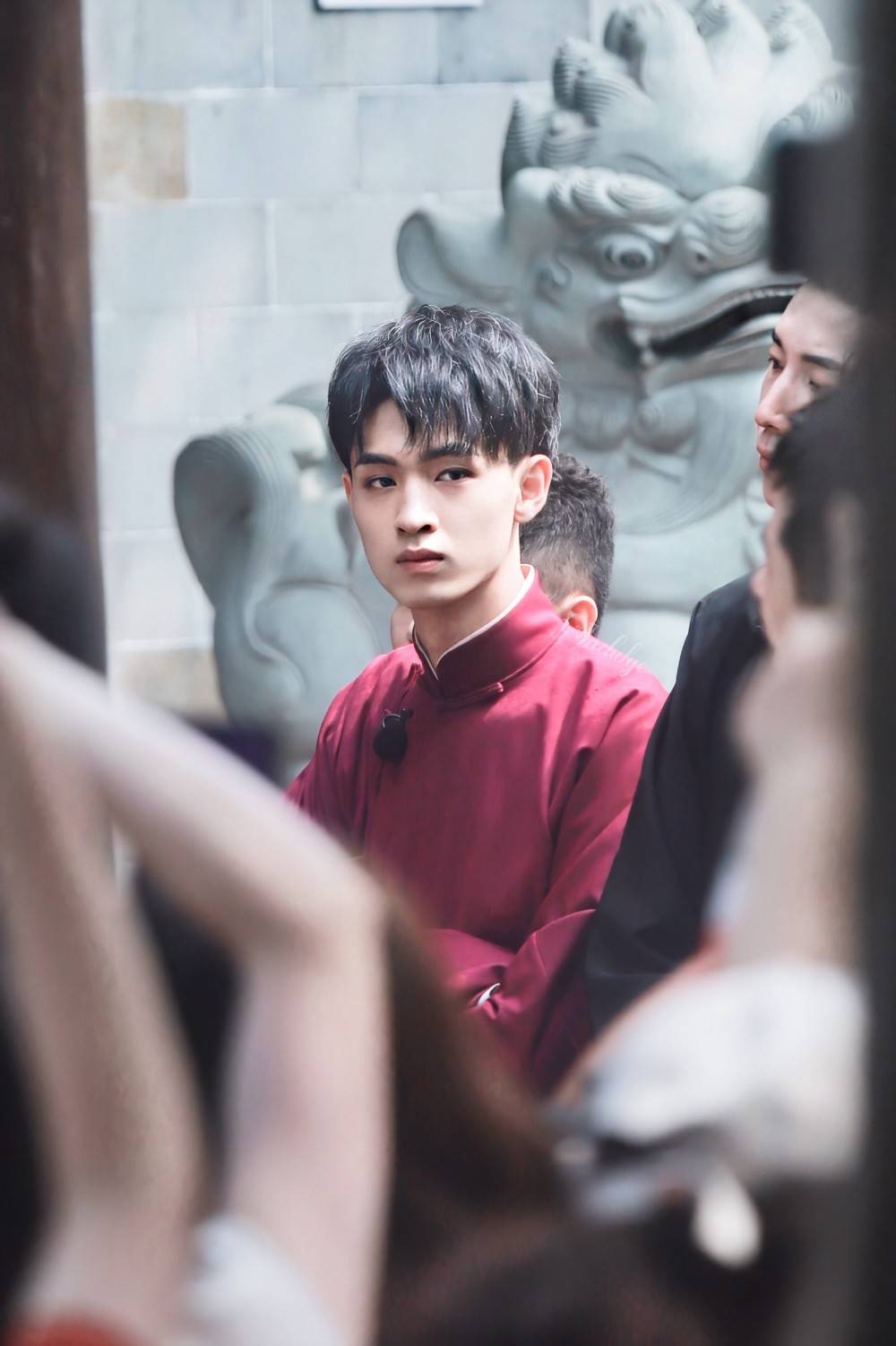 秦霄贤录制节目受伤,现场无人帮扶理会,独自蹦上救护车_高以翔_嘉宾