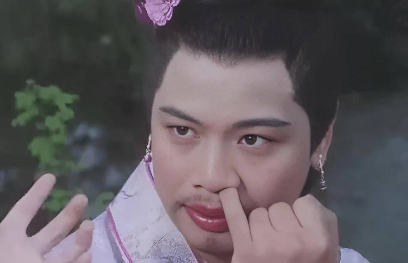 "顶流港星"今非昔比,曾经的万人空巷,如今岁月催人老凄凉无比_剧中