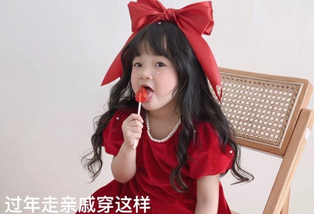 幼儿园女童穿包臀裙引发争议 怎样给孩子穿衣打扮才合适